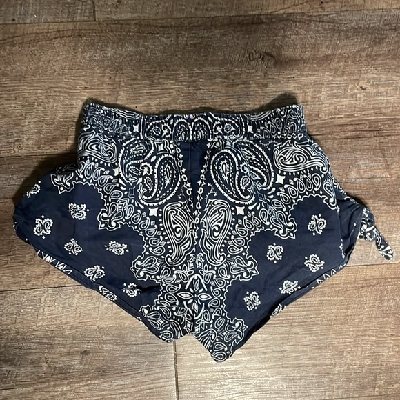 NWT Paradised bandana shorts - Picture 3 of 3
